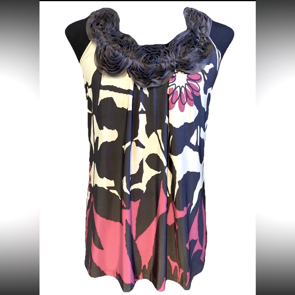 Vibe USA Women’s Pink Grey White Floral Tank top 3D Flower neckline Blouse Small